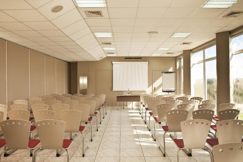 Отель Campanile Perpignan Nord Aéroport