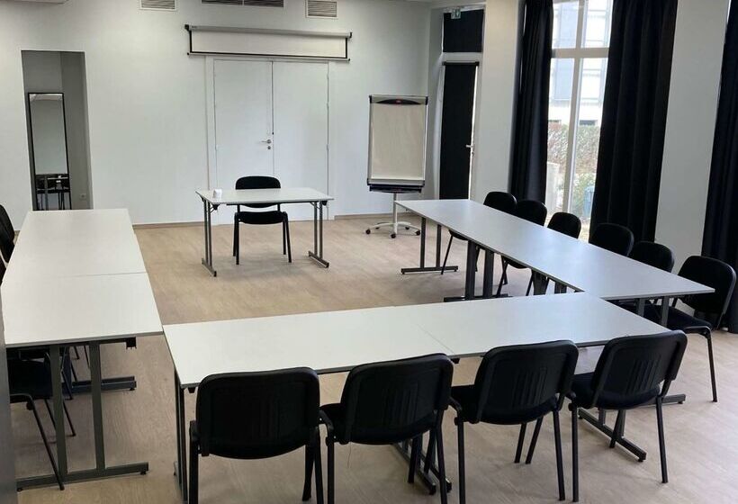 Отель Campanile Perpignan Nord Aéroport