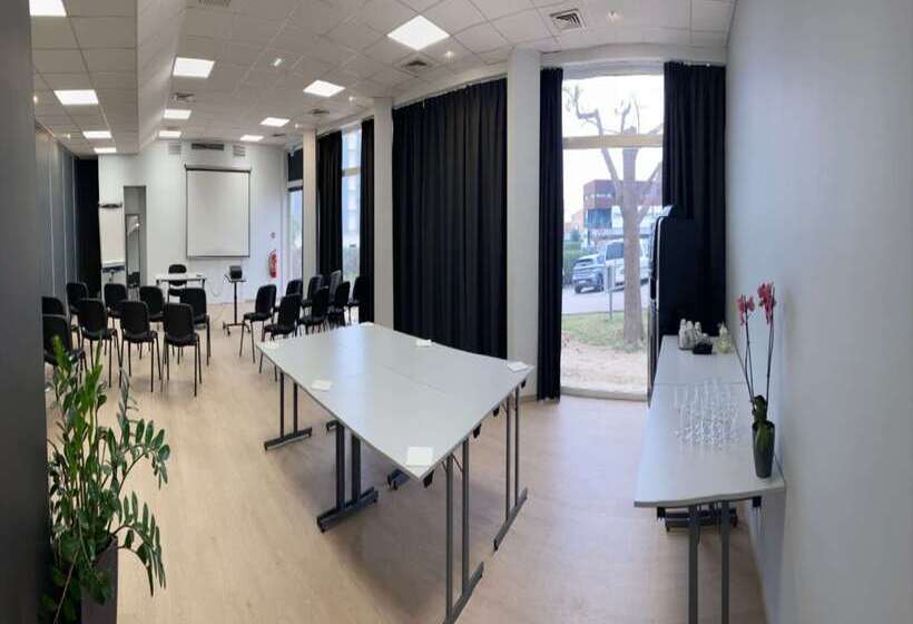 Отель Campanile Perpignan Nord Aéroport