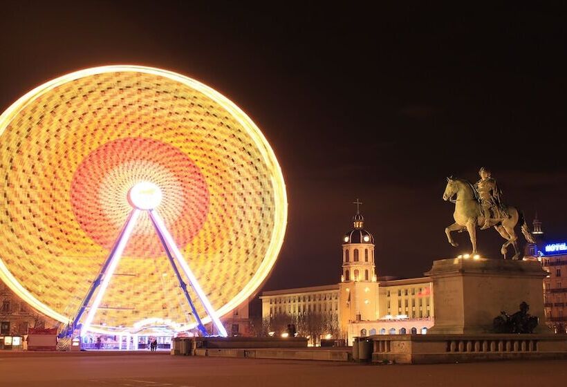 Отель Hôtel Charlemagne By Happyculture