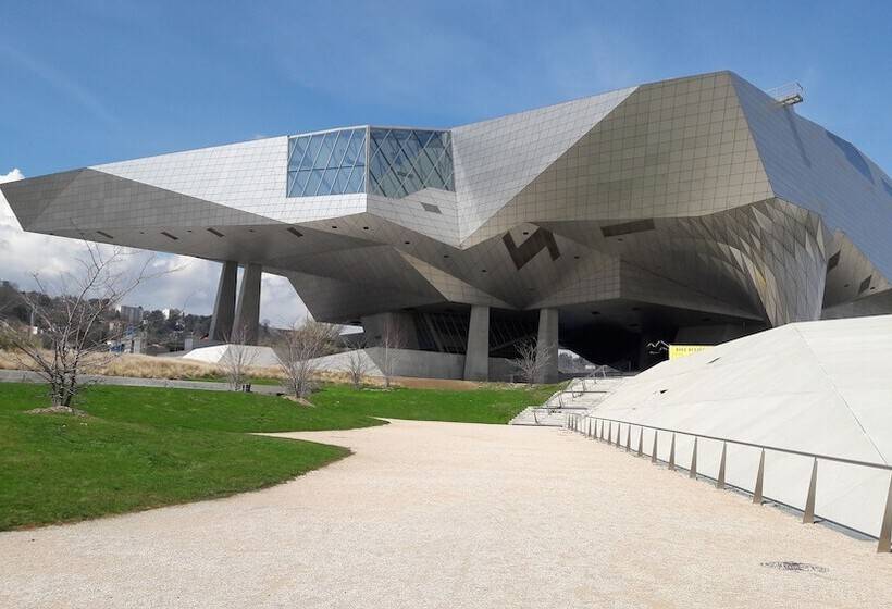 Отель Hôtel Charlemagne By Happyculture