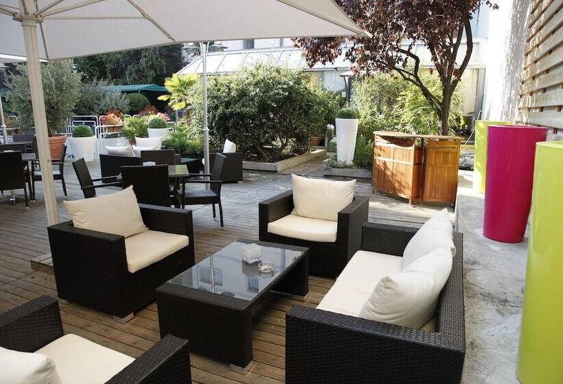 Отель Hôtel Charlemagne By Happyculture