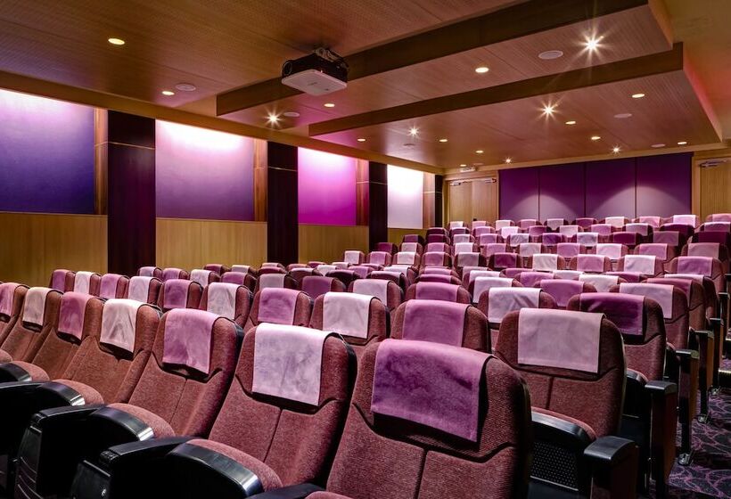 Отель Hôtel Charlemagne By Happyculture