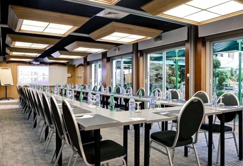 Отель Hôtel Charlemagne By Happyculture