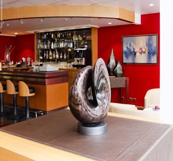 Отель Hôtel Charlemagne By Happyculture