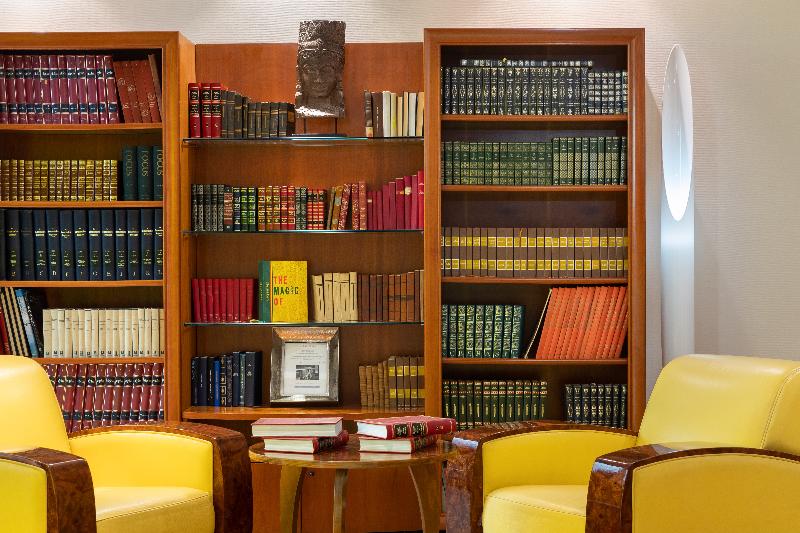 Отель Hôtel Charlemagne By Happyculture