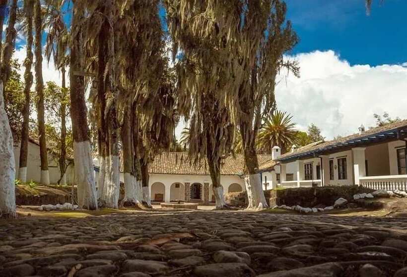 فندق Hostería Hacienda Pinsaqui