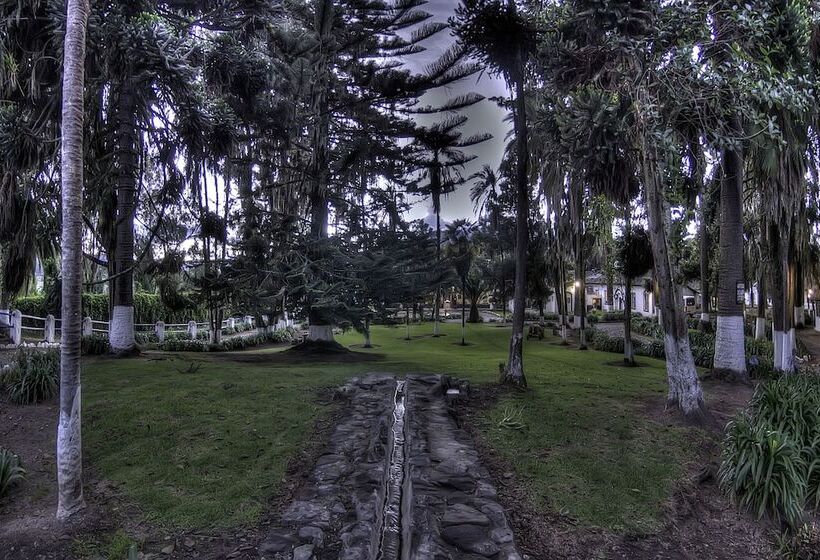 فندق Hostería Hacienda Pinsaqui