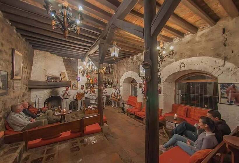 فندق Hostería Hacienda Pinsaqui