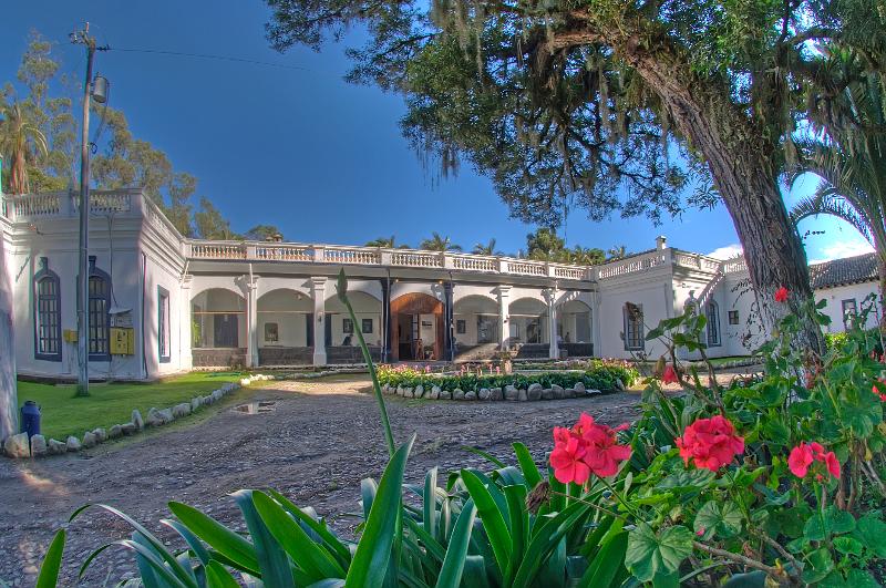 فندق Hostería Hacienda Pinsaqui