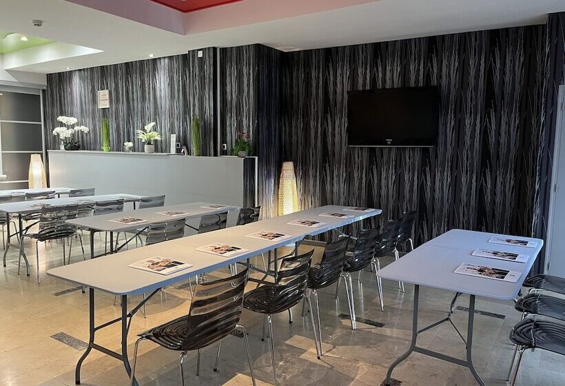 בית מלון כפרי Grand Hôtel Niort Centre