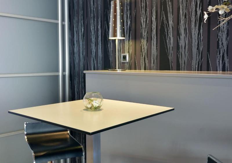 בית מלון כפרי Grand Hôtel Niort Centre