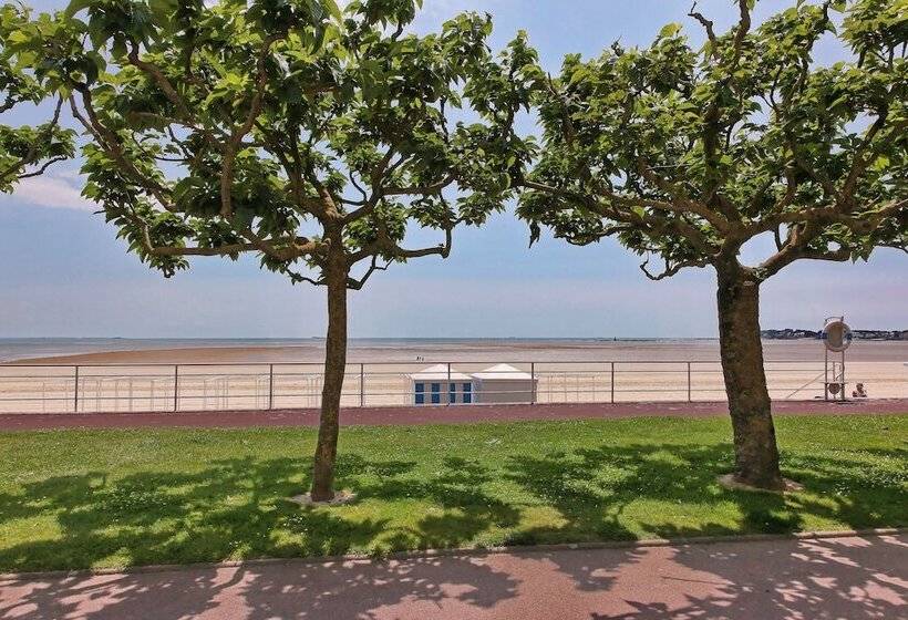 בית מלון כפרי Mercure La Baule Majestic