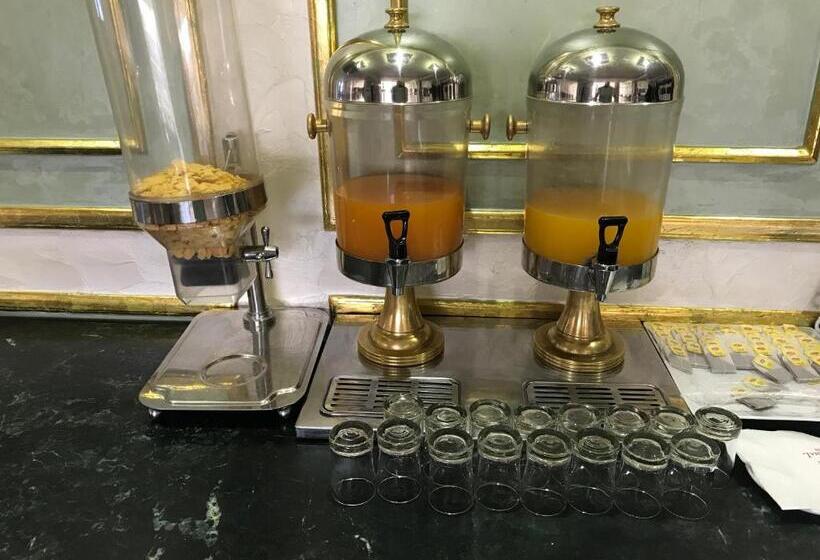 هتل Royal Marshal