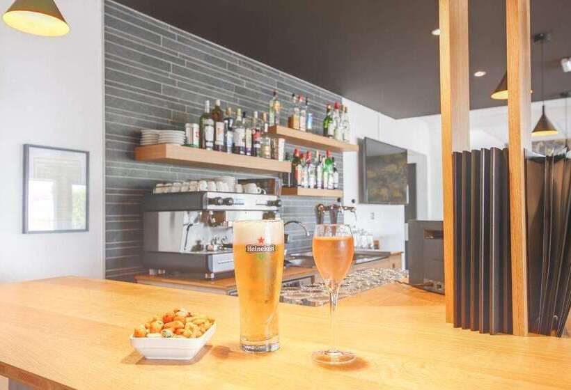 Brit Hotel Reims La Neuvillette