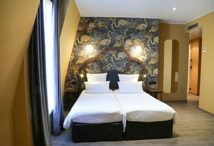 Отель Andre Latin