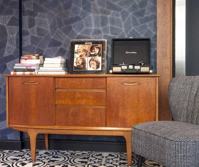 Отель Andre Latin