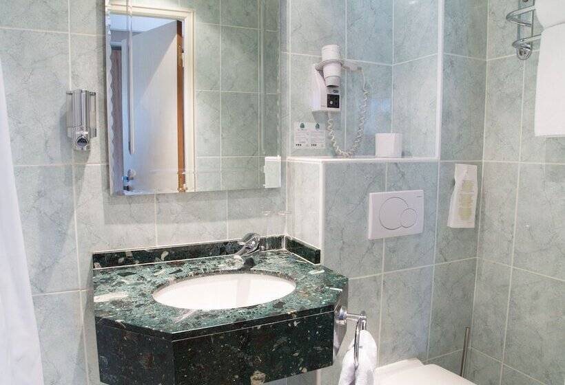 Отель Andre Latin