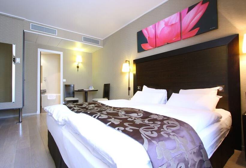 Отель Andre Latin