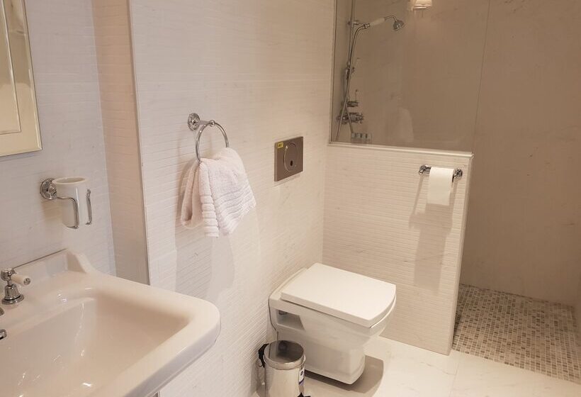 Brit Hotel Aux Sacres Reims Centre