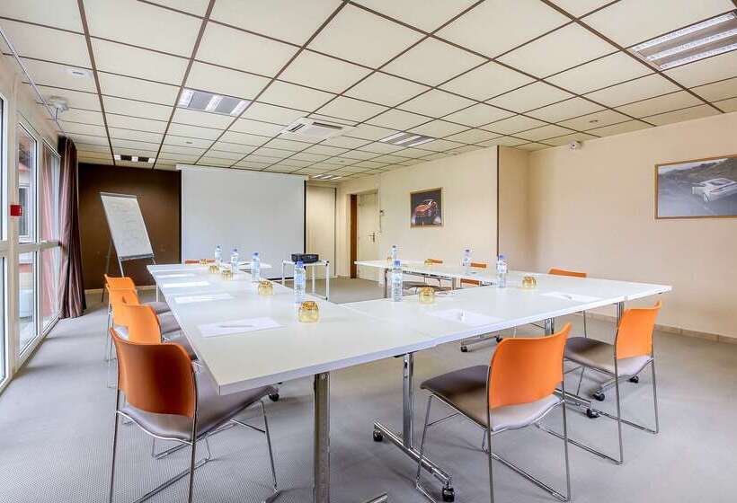 Brit Hotel Les Evens