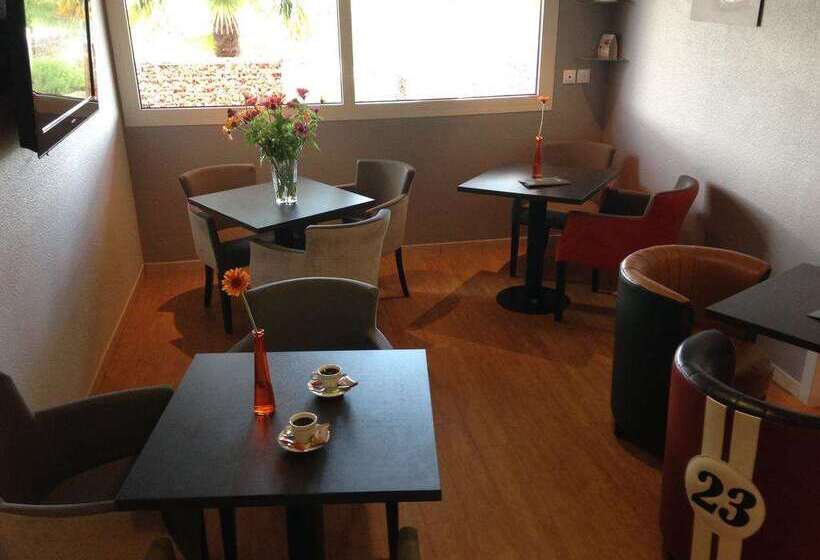 Brit Hotel Les Evens