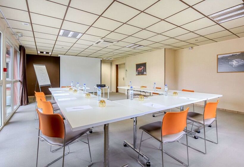 Brit Hotel Les Evens