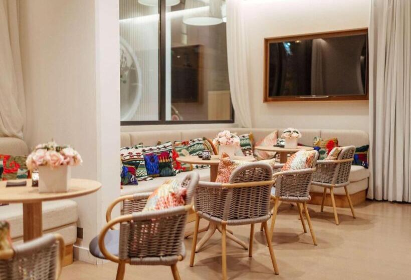 בית מלון כפרי Croisette Beach Cannes  Mgallery