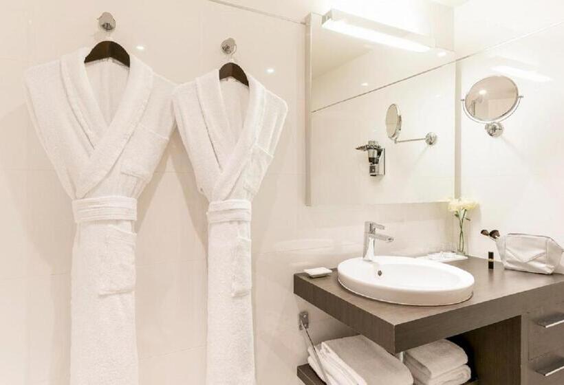 בית מלון כפרי Croisette Beach Cannes  Mgallery