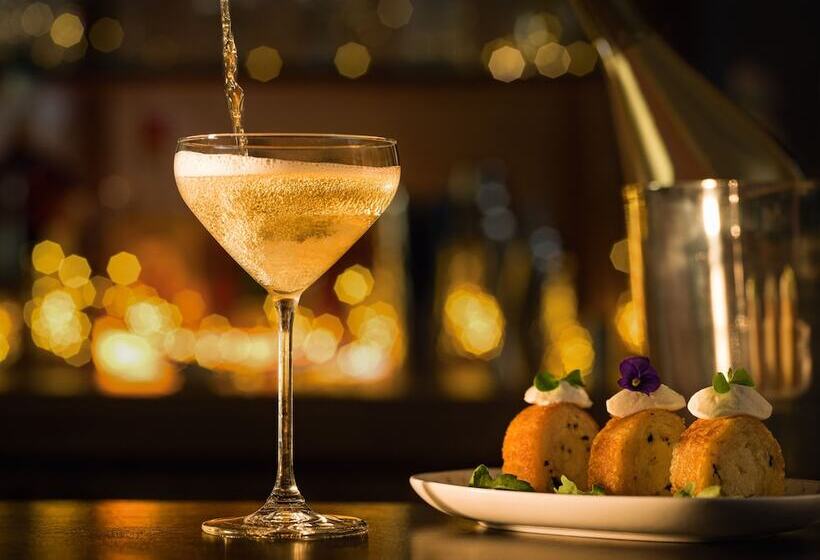 Отель Disneyland®