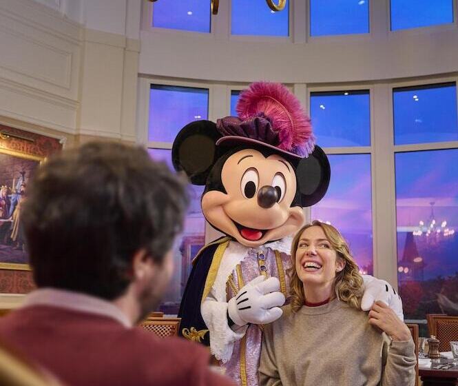 Отель Disneyland®