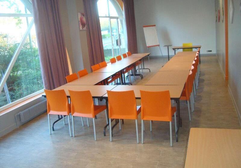 בית מלון כפרי F1 Cergy