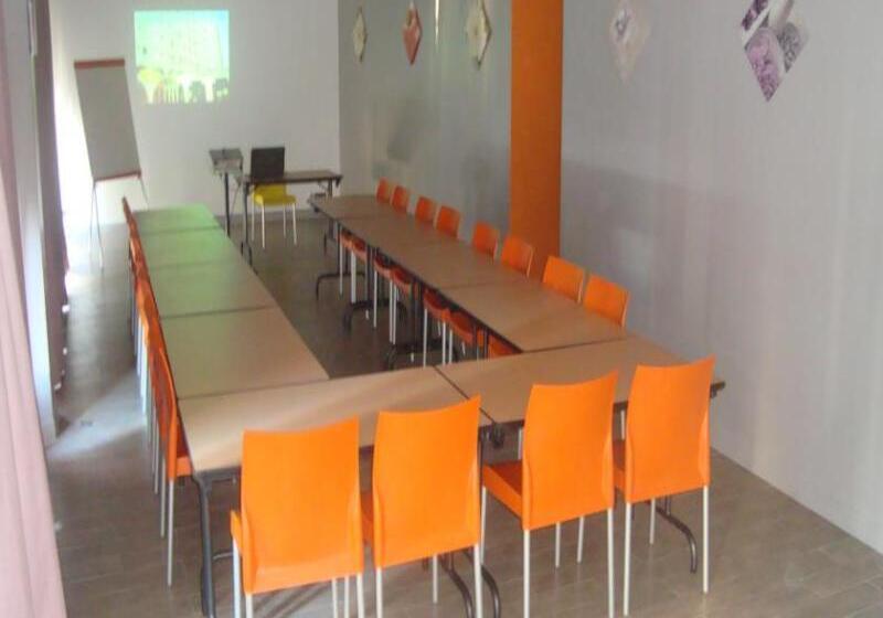 בית מלון כפרי F1 Cergy