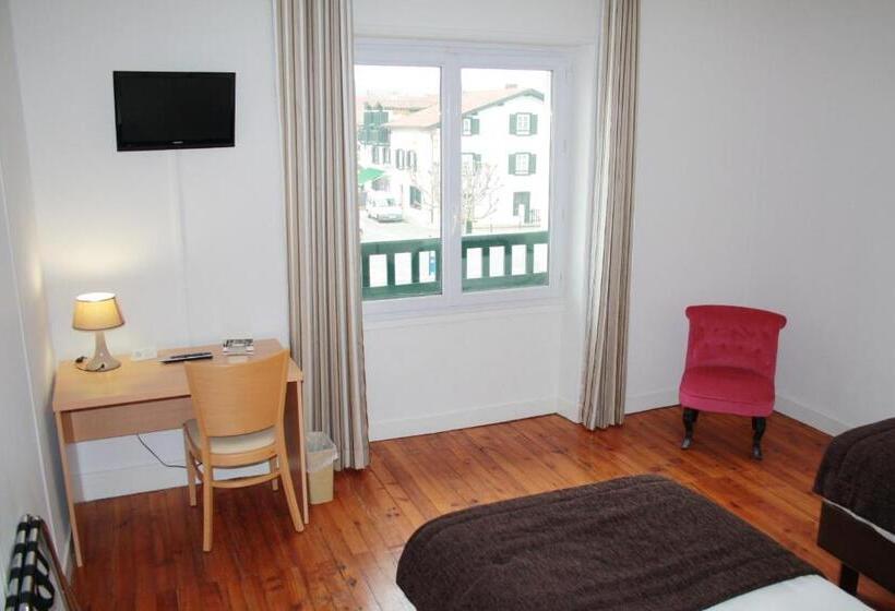 בית מלון כפרי Hôtel De La Rhune