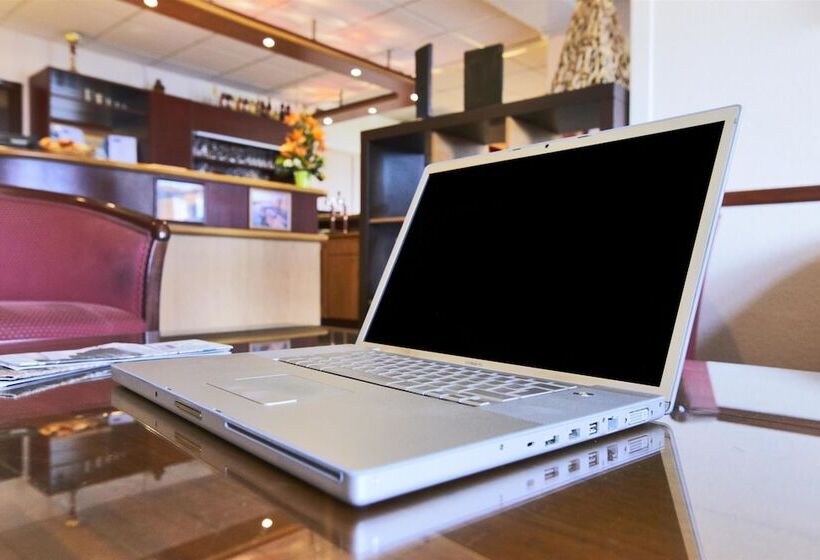 ホテル Kyriad Beauvais Sud