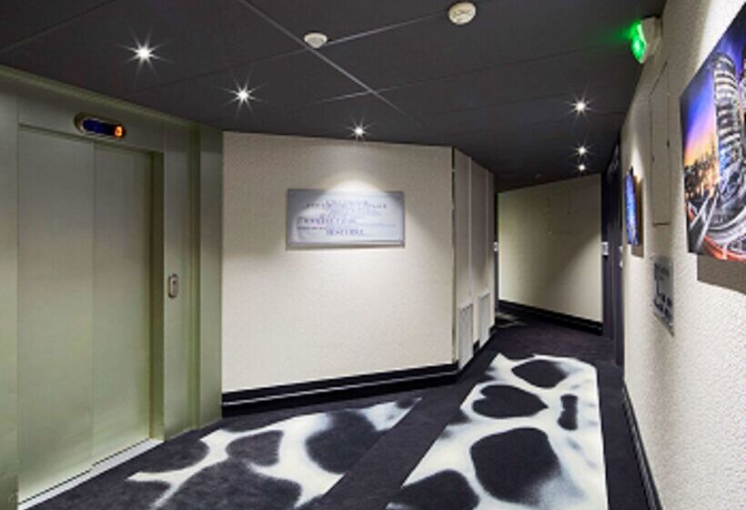 ホテル Kyriad Paris Ouest   Bezons La Défense