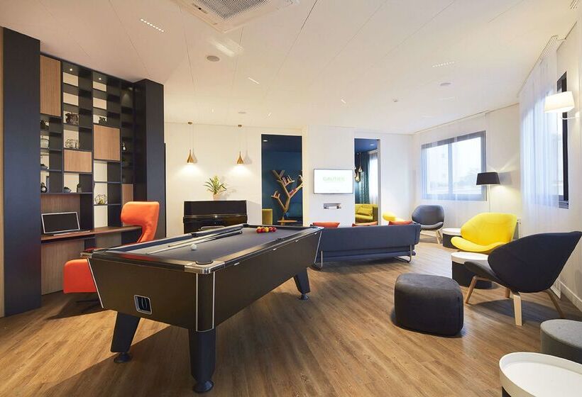 ホテル Kyriad Paris Ouest   Bezons La Défense