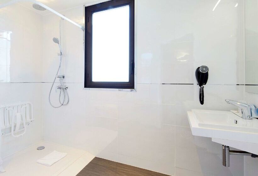 ホテル Kyriad Paris Ouest   Bezons La Défense