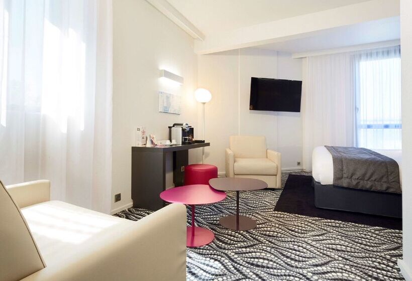 ホテル Kyriad Paris Ouest   Bezons La Défense