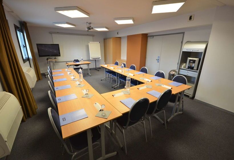 هتل Kyriad Dijon Est  Mirande