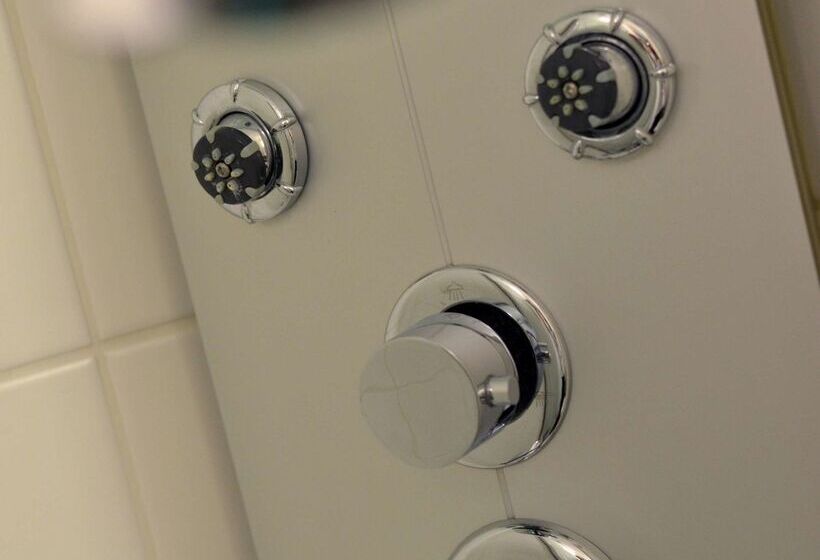 هتل Kyriad Dijon Est  Mirande