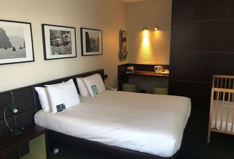 Отель Kyriad Hôtel Orly Aéroport Athis Mons