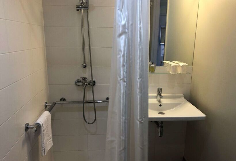 Отель Kyriad Hôtel Orly Aéroport Athis Mons