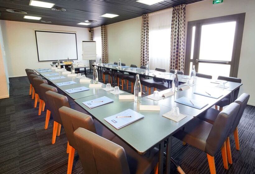 Отель Kyriad Hôtel Orly Aéroport Athis Mons