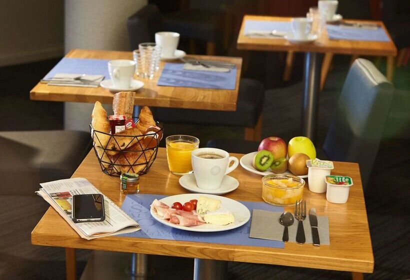 Отель Kyriad Hôtel Orly Aéroport Athis Mons