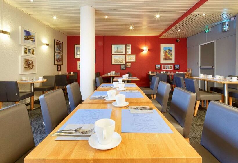 Отель Kyriad Hôtel Orly Aéroport Athis Mons