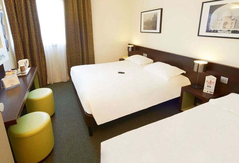 Отель Kyriad Hôtel Orly Aéroport Athis Mons