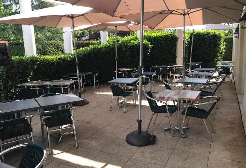 ホテル Logis Cottage