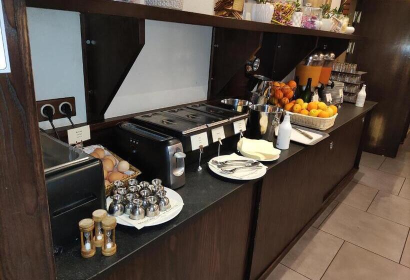 ホテル Logis Cottage