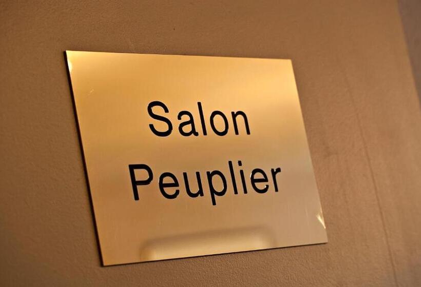 ホテル Logis Cottage